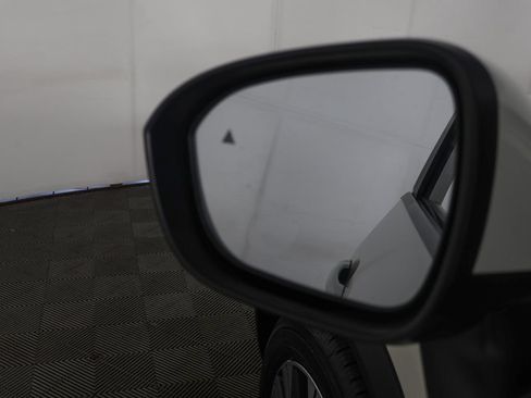 Used 2023 Nissan Rogue SV AWD/4WD image 32