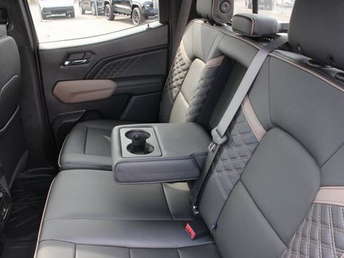 New 2026 GMC Canyon Denali w/ LPO, Denali Black Edition image 24