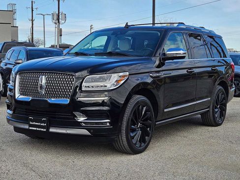 Used 2020 Lincoln Navigator Black Label w/ Cargo Convenience Package image 10