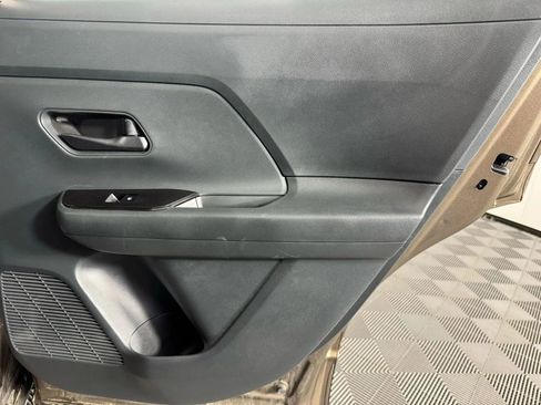 Used 2025 Nissan Kicks S AWD/4WD image 38