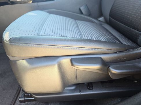 Used 2025 Chevrolet Trax LT w/ LT Convenience Package image 30