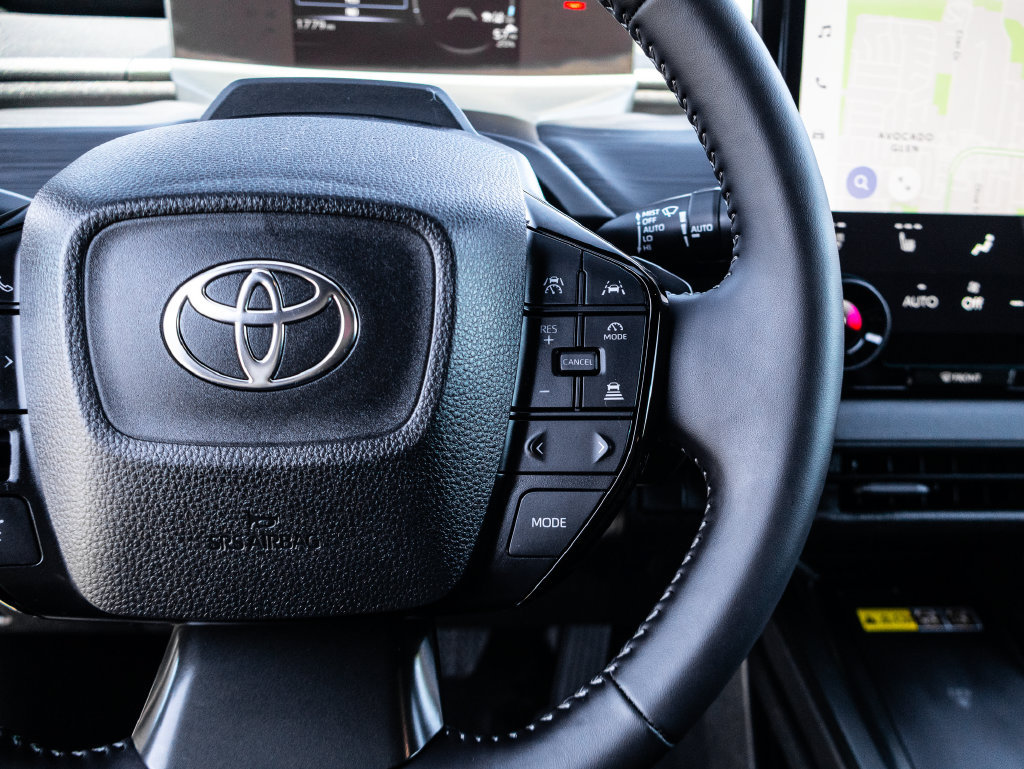 Used 2026 Toyota C-HR AWD/4WD image 31