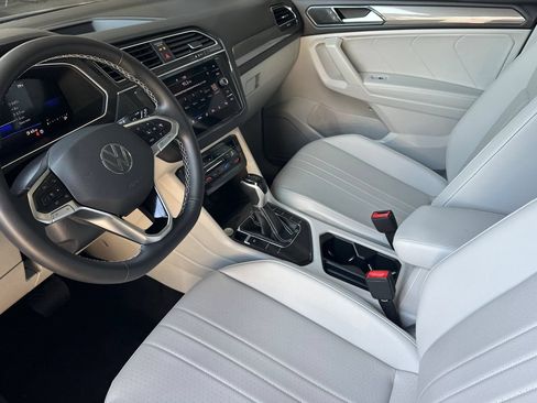 Used 2023 Volkswagen Tiguan SE w/ Panoramic Sunroof Package FWD image 10