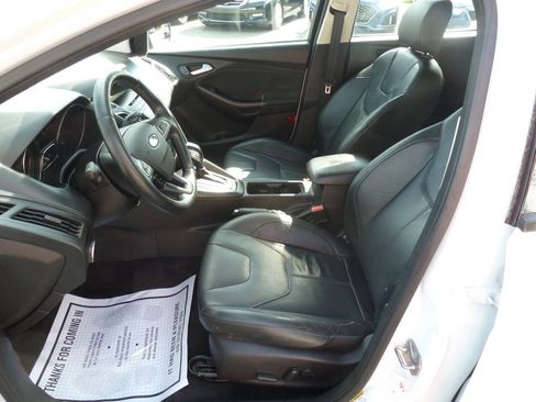 Used 2015 Ford Focus SE w/ Equipment Group 201A FWD image 16