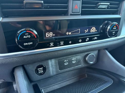 Used 2024 Nissan Rogue SV image 21