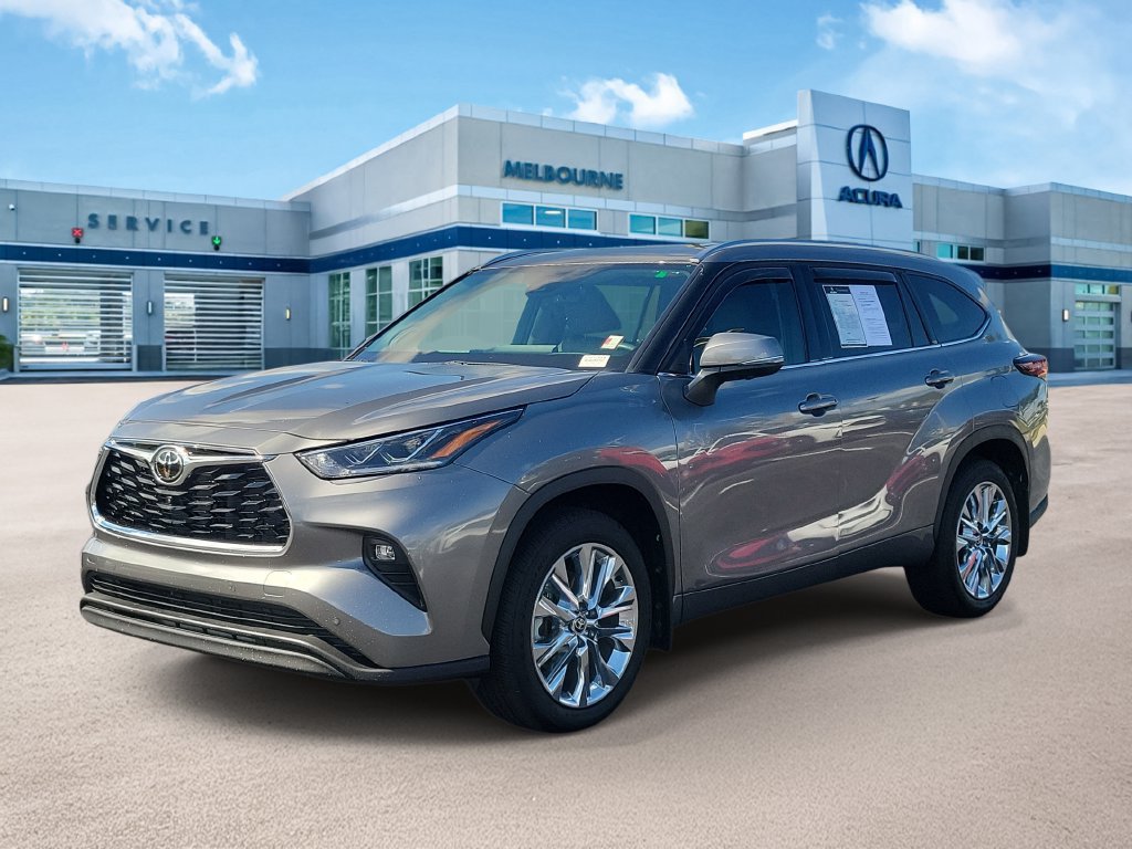 Used 2025 Toyota Highlander Limited FWD image 3