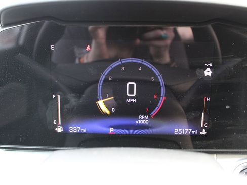 Used 2025 Chevrolet Trax LT w/ LT Convenience Package image 18