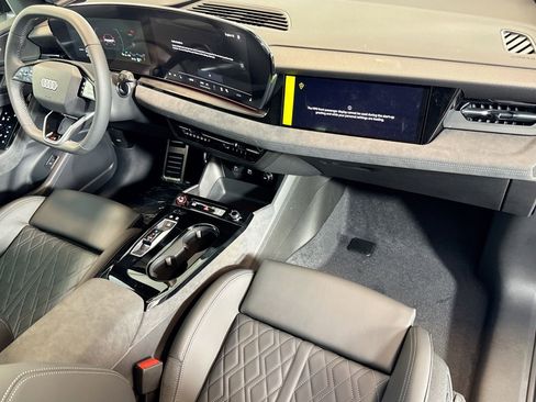 New 2025 Audi SQ6 e-tron Prestige image 26