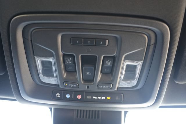 Used 2023 Chevrolet Silverado 1500 ZR2 w/ Technology Package AWD/4WD image 29