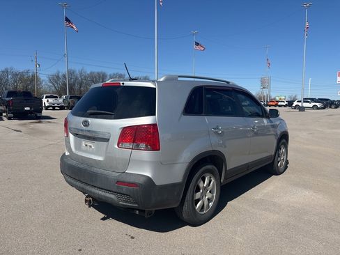 Used 2011 Kia Sorento LX w/ Convenience Pkg image 3
