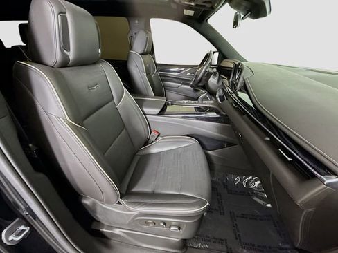 Used 2023 Cadillac Escalade Sport w/ LPO, Illumination Package AWD/4WD image 32