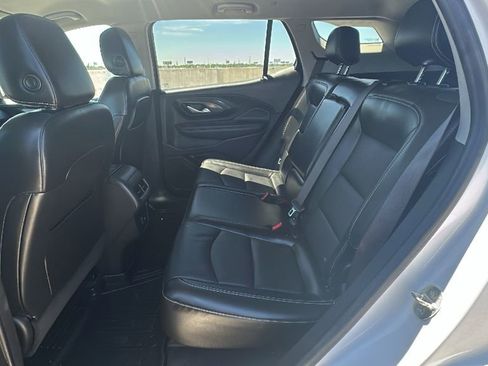 Used 2022 GMC Terrain SLT image 31