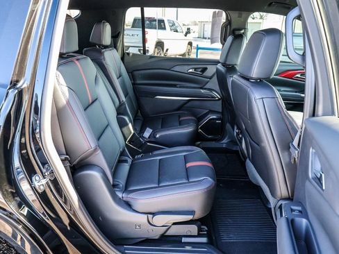 New 2026 Chevrolet Traverse RS w/ LPO, Floor Liner Package FWD image 21
