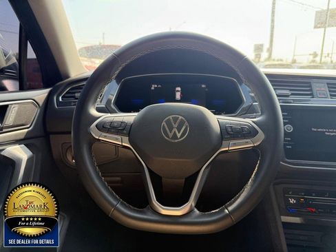 Used 2022 Volkswagen Tiguan SE w/ Panoramic Sunroof Package image 16