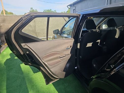 Used 2022 Nissan Kicks SV FWD image 28