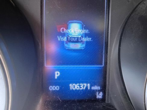 Used 2018 Toyota C-HR XLE FWD image 11