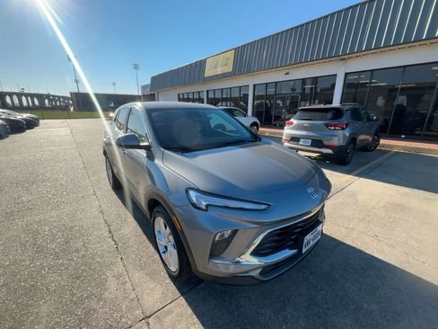 Used 2025 Buick Encore GX Preferred image 2