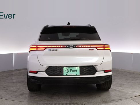 Used 2024 Chevrolet Equinox EV RS FWD image 15