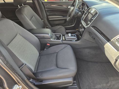 Used 2023 Chrysler 300 Touring image 13