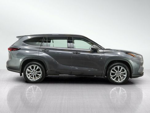 Used 2024 Toyota Highlander Limited AWD/4WD image 6