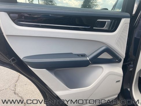 Used 2019 Porsche Cayenne S image 32