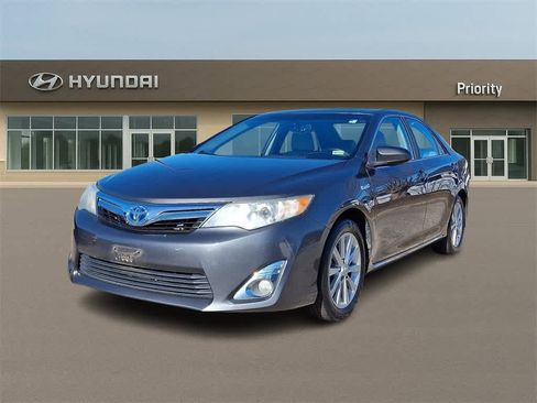 Used 2014 Toyota Camry XLE image 1