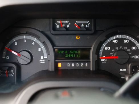 Used 2014 Ford E-350 and Econoline 350 XLT image 26