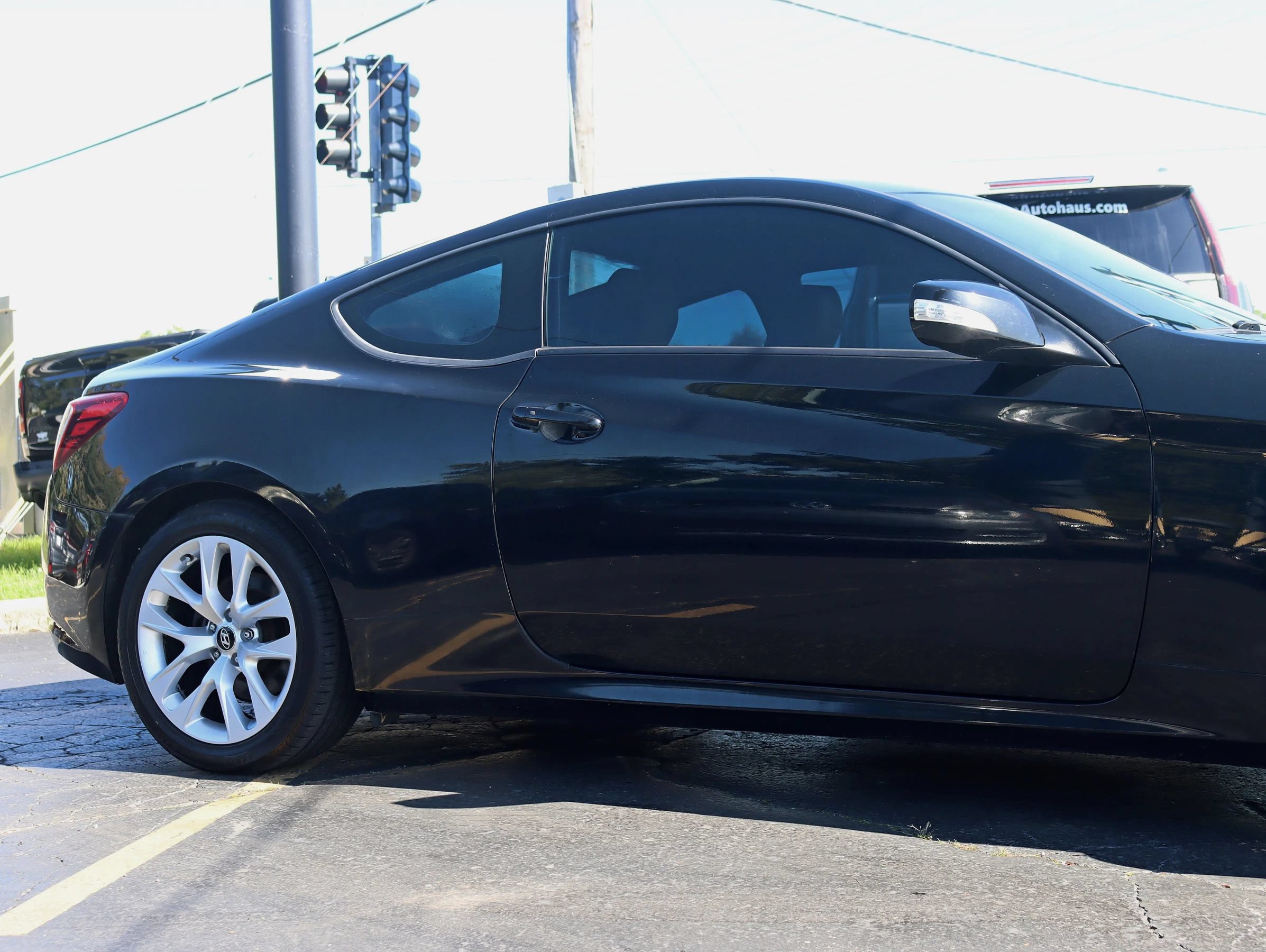 Used 2014 Hyundai Genesis 3.8 RWD image 4