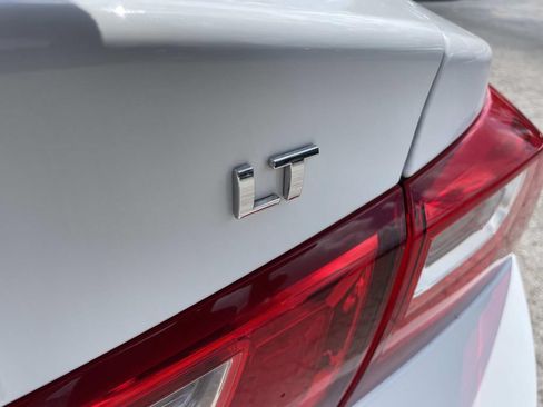 Used 2025 Chevrolet Malibu LT FWD image 11