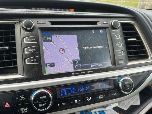 Used 2016 Toyota Highlander XLE AWD/4WD image 14