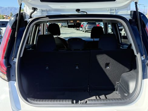Certified 2025 Kia Soul LX image 10