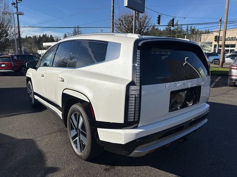 Used 2026 Hyundai Ioniq 9 SEL image 5