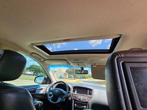 Used 2013 Nissan Pathfinder Platinum w/ Platinum Premium Pkg image 21