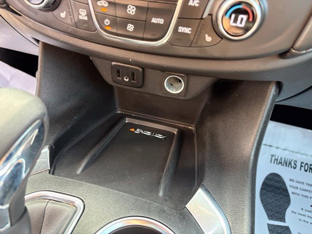 Used 2023 Chevrolet Traverse LT FWD image 20