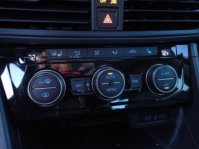 Used 2021 Volkswagen Jetta SE w/ SE Cold Weather Package FWD image 19