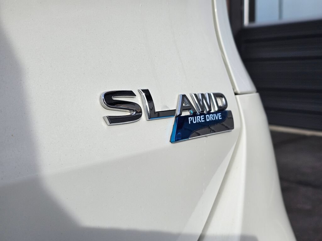 Used 2015 Nissan Rogue SL AWD/4WD image 16