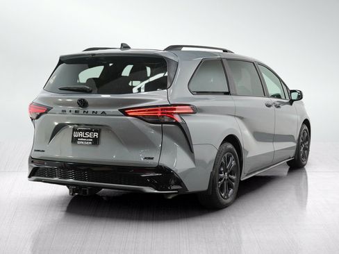 Used 2026 Toyota Sienna AWD image 5