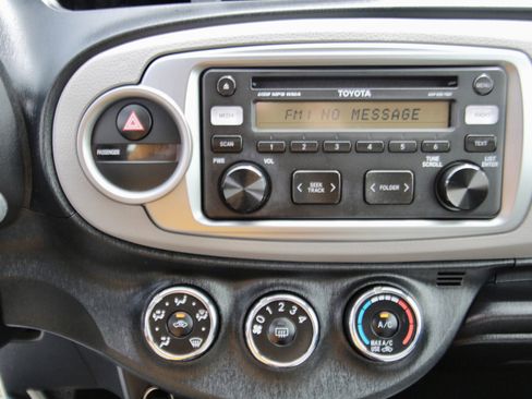 Used 2012 Toyota Yaris L image 16