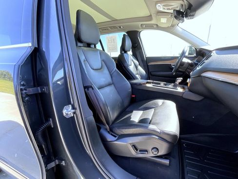 Used 2021 Volvo XC90 T6 Momentum w/ Advanced Package AWD/4WD image 16