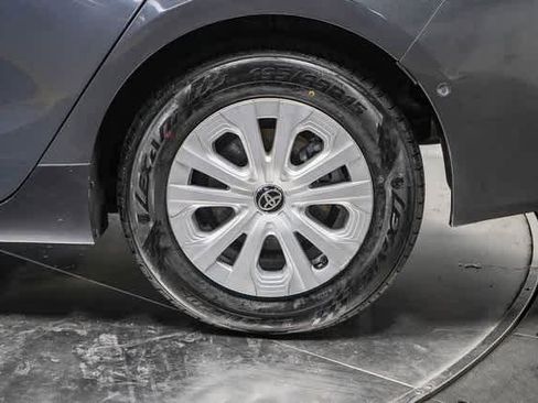 Certified 2020 Toyota Prius LE image 10