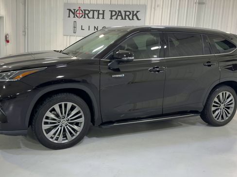 Used 2020 Toyota Highlander Platinum image 6