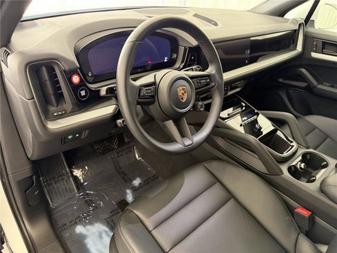 Certified 2024 Porsche Cayenne image 4