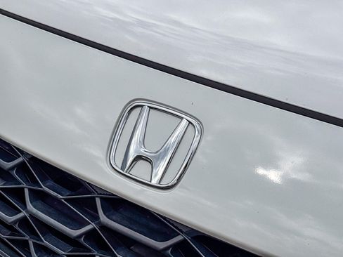 Used 2025 Honda HR-V LX image 8