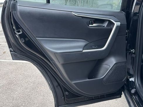 Certified 2025 Toyota RAV4 XLE FWD image 33