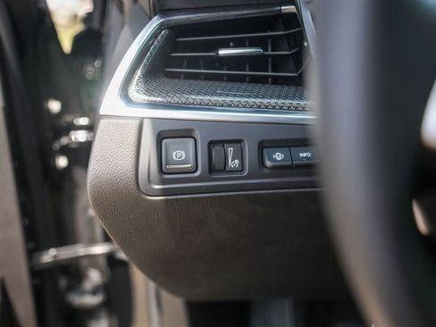 Certified 2024 Cadillac XT5 Sportv w/ Technology Package AWD/4WD image 15