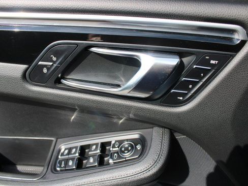 Used 2017 Porsche Macan S AWD/4WD image 33