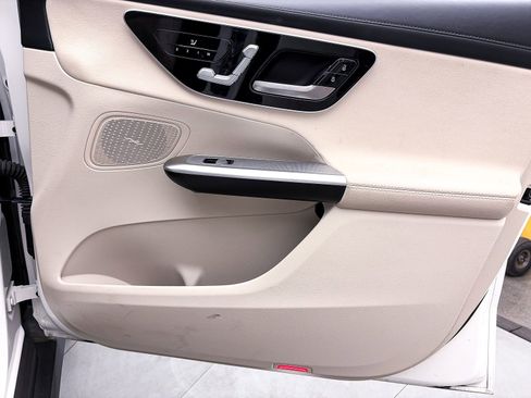 Used 2023 Mercedes-Benz GLC 300 image 33