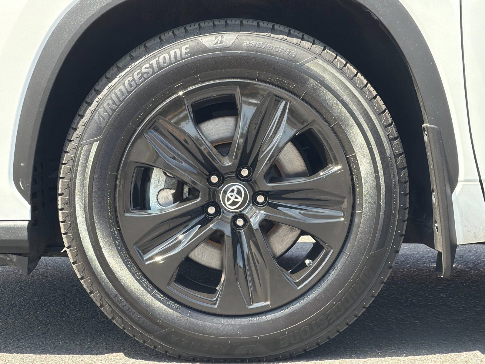 Used 2022 Toyota Highlander XLE FWD image 26