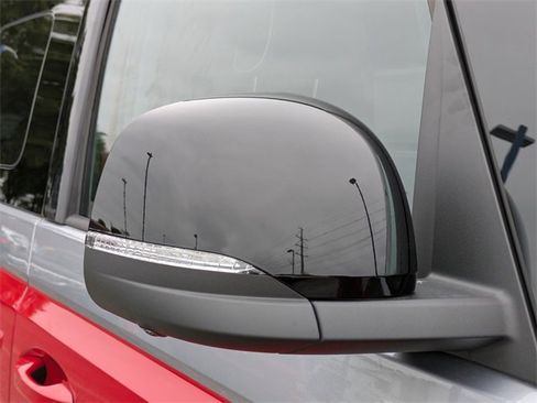 New 2025 Volkswagen ID. Buzz Pro S Plus image 11