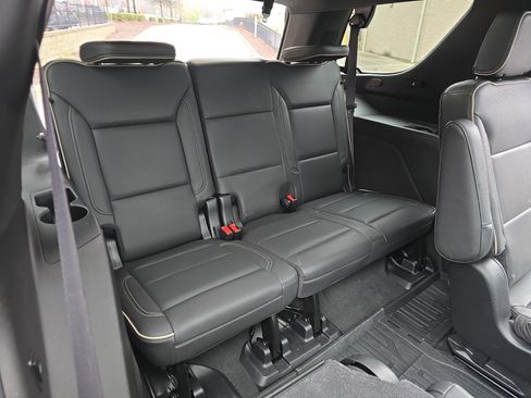 Used 2021 GMC Yukon SLT w/ SLT Premium Package image 12